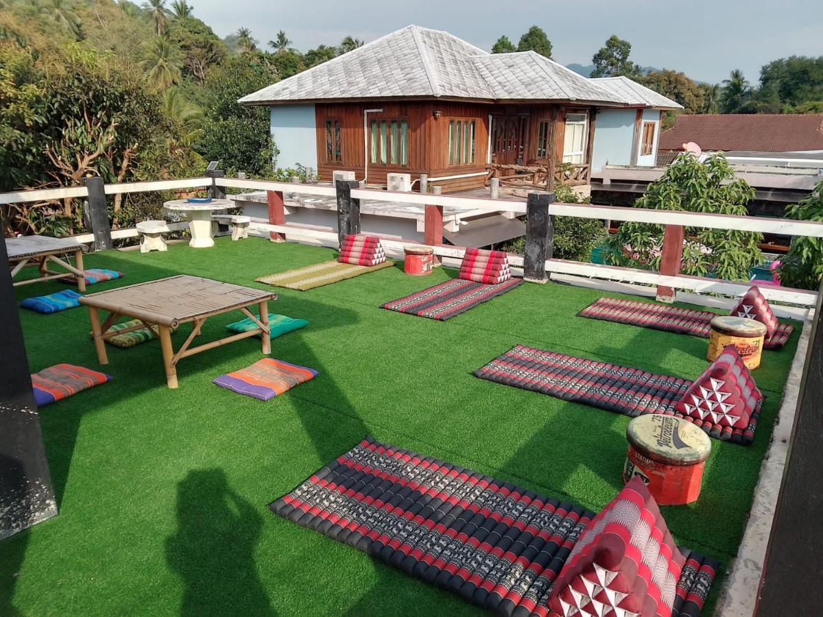 Billabong Hotel And Cafe Baan Tai Exteriör bild